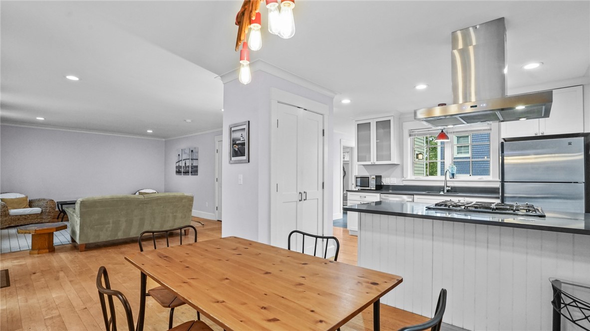 485 Spring Street Newport, RI 02840 - Photo 9 of 32