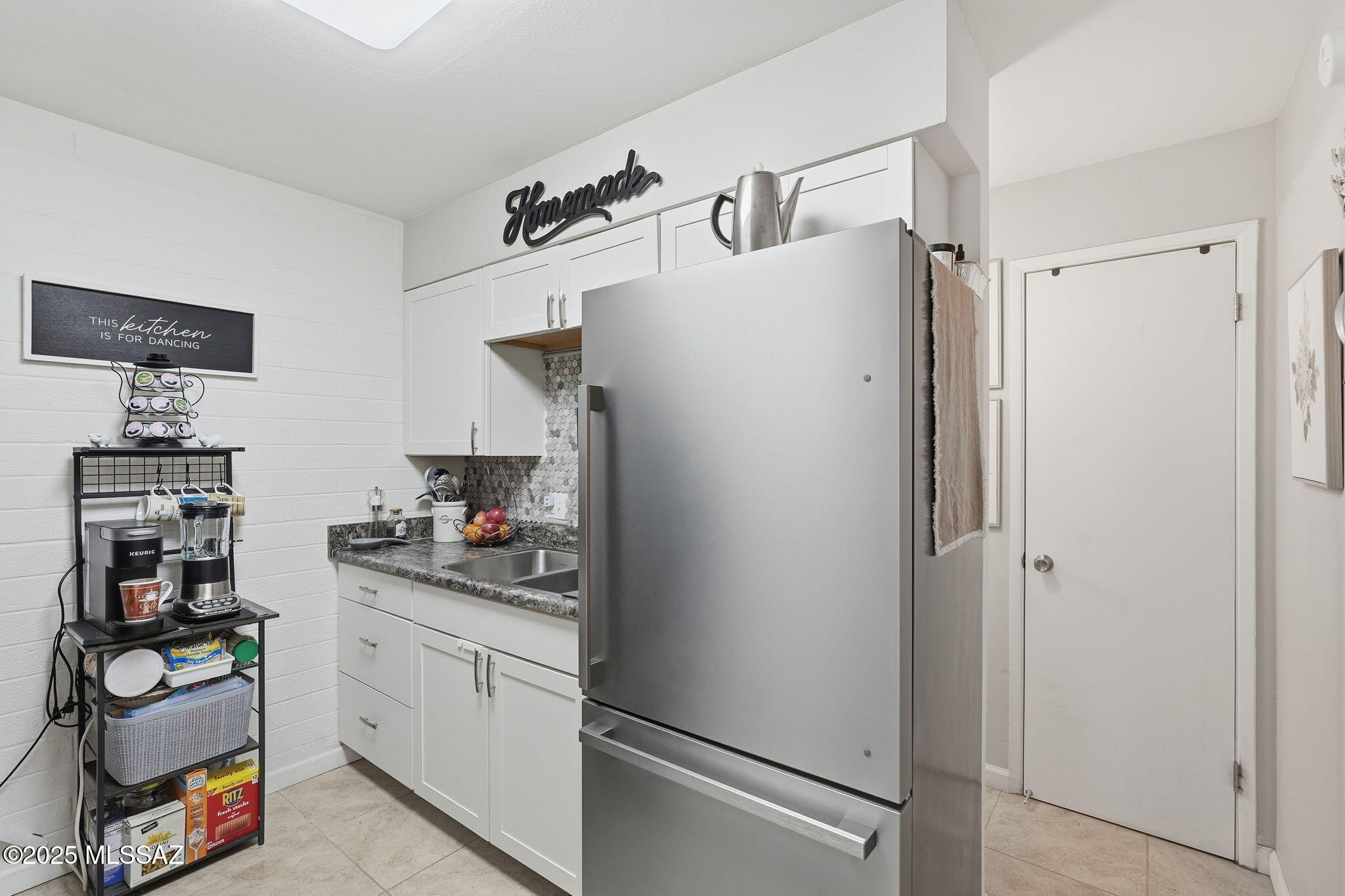 396 North Silverbell Road Tucson, AZ 85745 - Photo 9 of 26