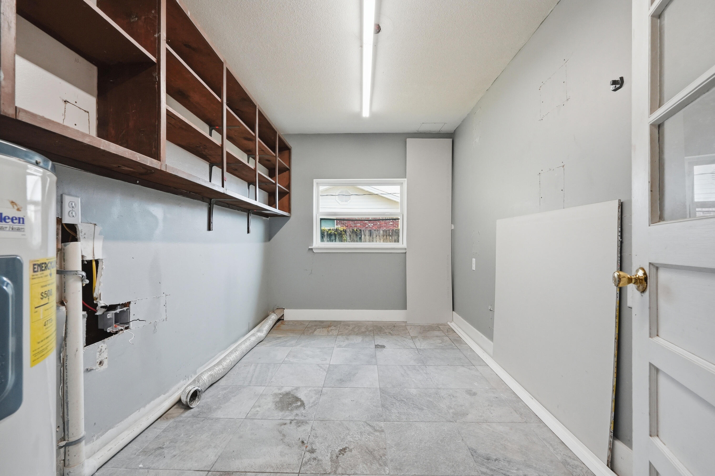 15 Maple Avenue Shalimar, FL 32579 - Photo 37 of 45 a view of a hallway with entryway