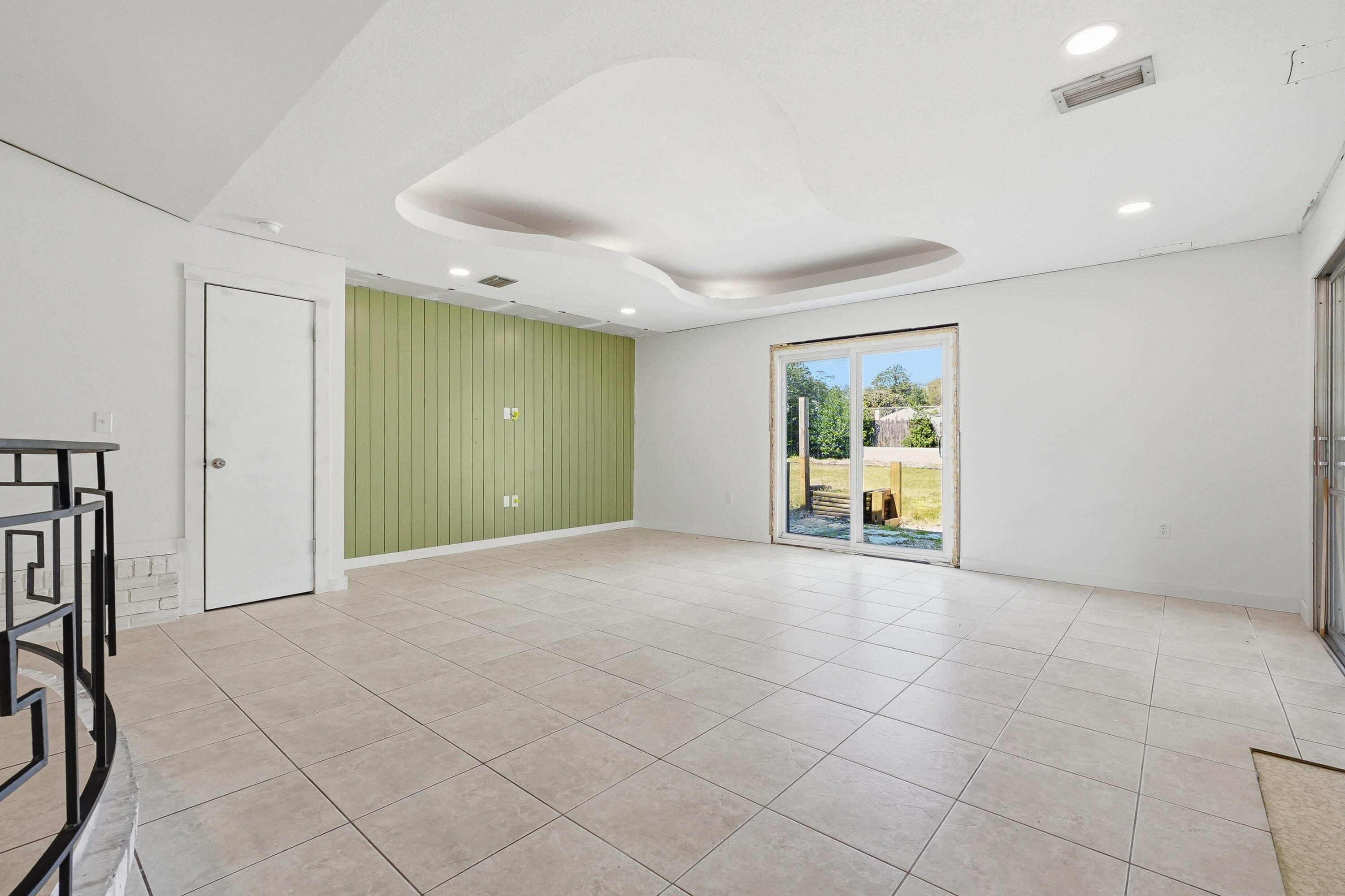 15 Maple Avenue Shalimar, FL 32579 - Photo 9 of 45 a view of an empty room with a window