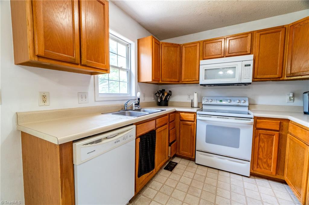 305 Albertson Road Thomasville, NC 27360 - Photo 11 of 29