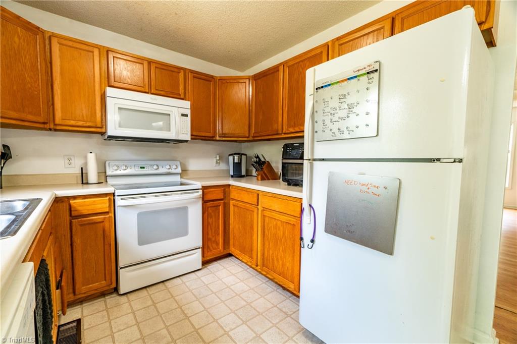 305 Albertson Road Thomasville, NC 27360 - Photo 13 of 29