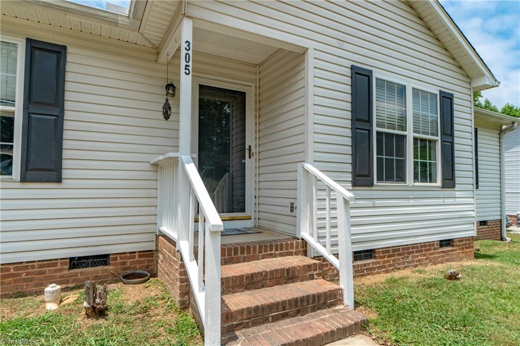 305 Albertson Road Thomasville, NC 27360 - Photo 3 of 29