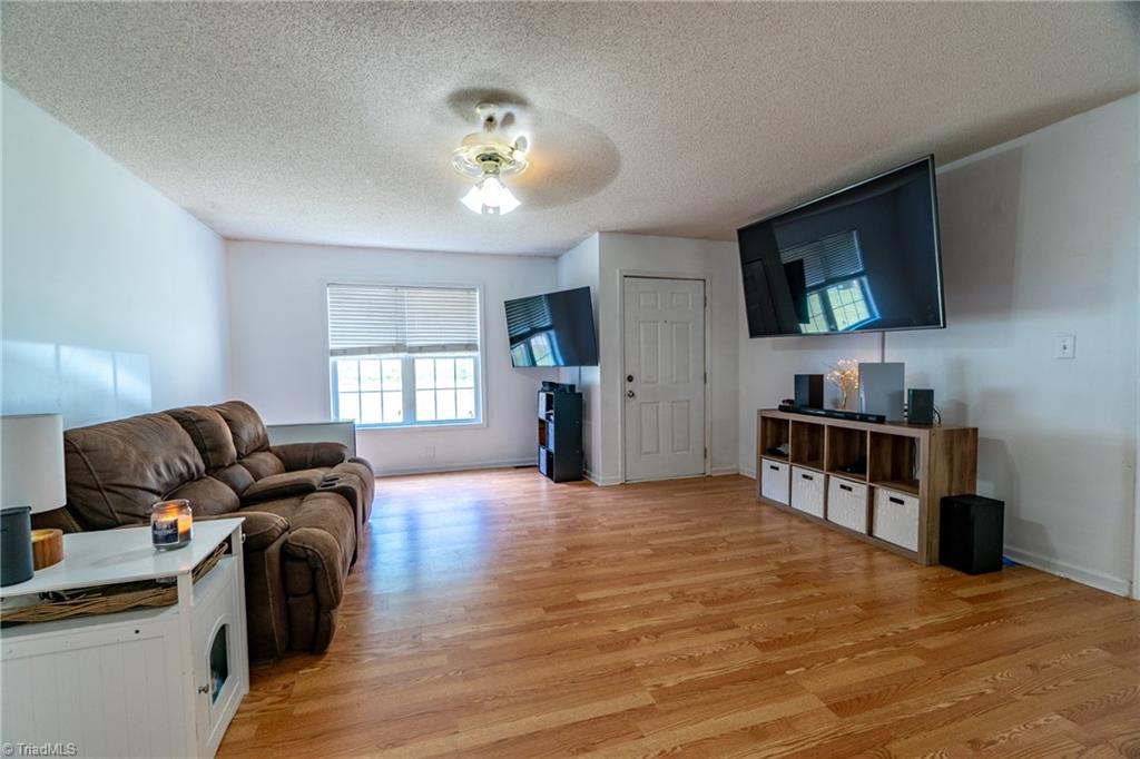 305 Albertson Road Thomasville, NC 27360 - Photo 5 of 29