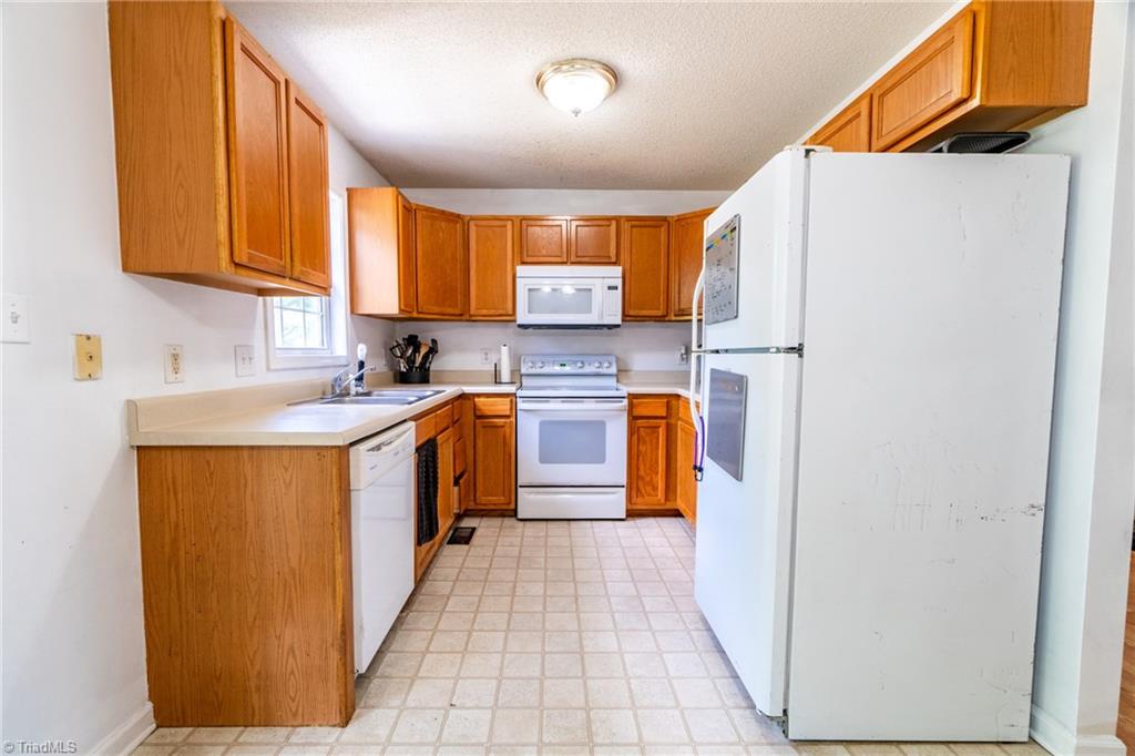 305 Albertson Road Thomasville, NC 27360 - Photo 10 of 29