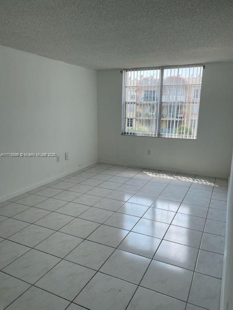 Fountainebleau Miami, FL 33172 - Photo 14 of 18 an empty room with windows