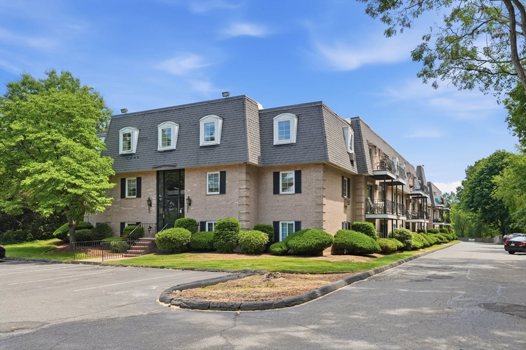 500 Northshore Road, Unit 4C Peabody, MA 01960 - Photo 2 of 33