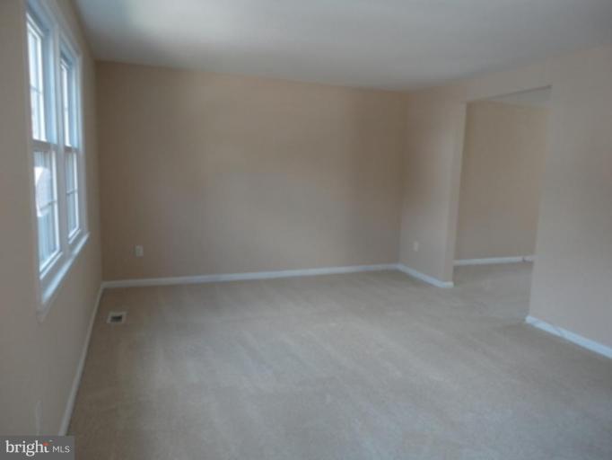 159 Sharpstead Lane Gaithersburg, MD 20878 - Photo 2 of 11 Living Room