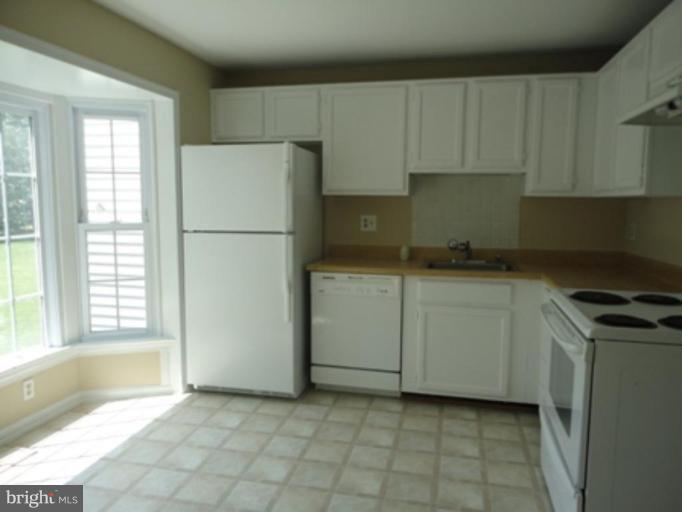 159 Sharpstead Lane Gaithersburg, MD 20878 - Photo 6 of 11 Kitchen view #2