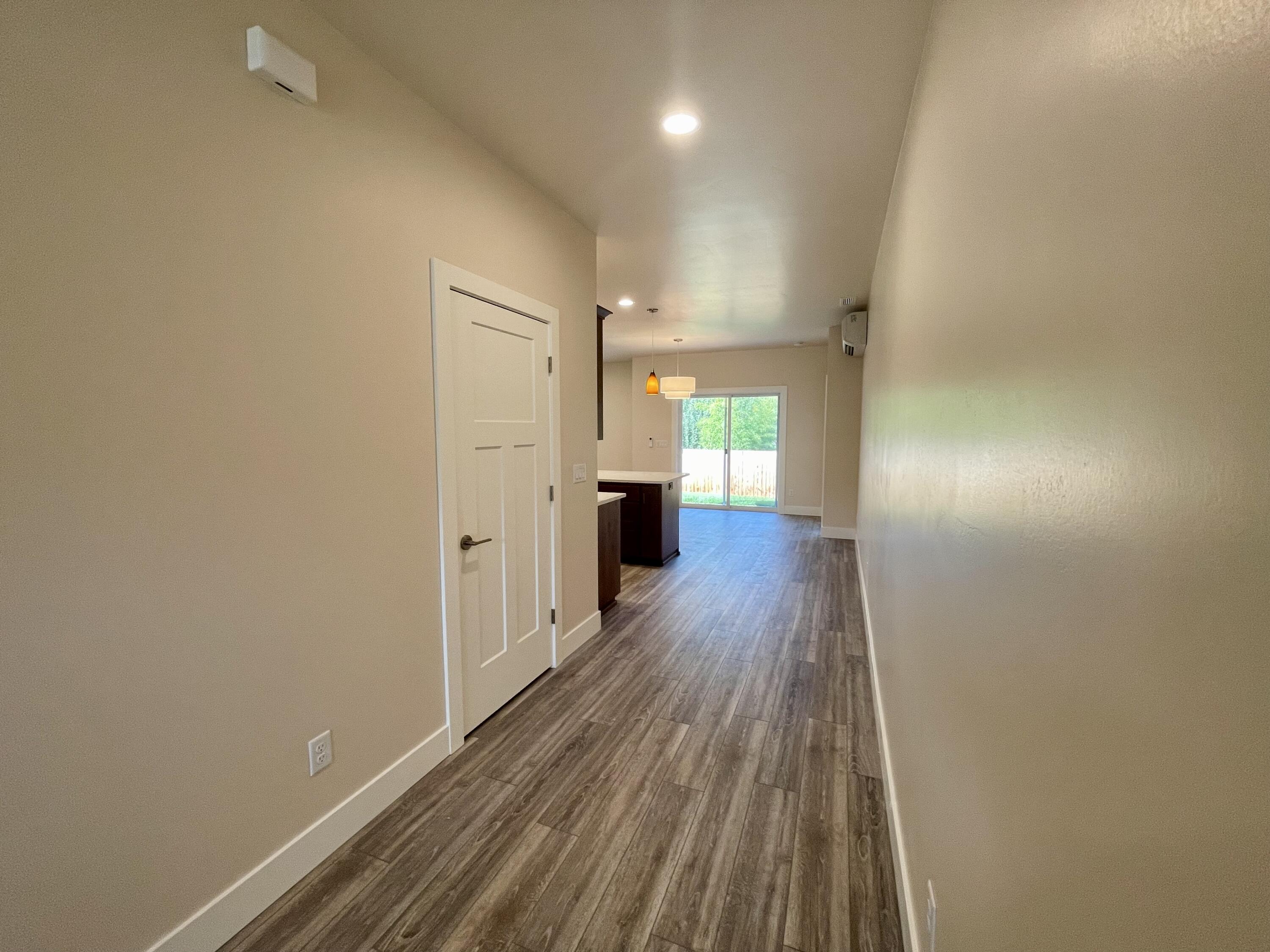 331 Randy Street Ashland, OR 97520 - Photo 8 of 15 Entry Hall