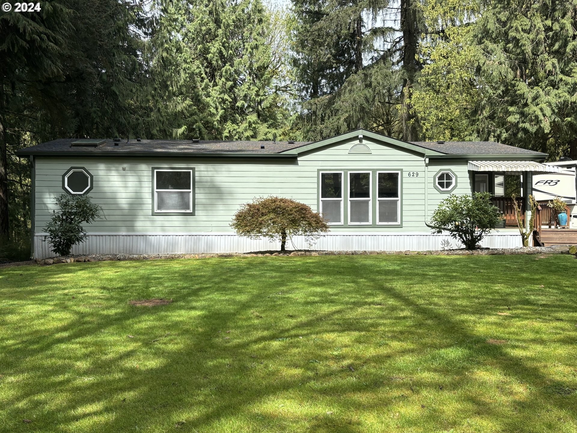 629 Coal Creek Road Longview, WA 98632 - Photo 1 of 26 a front view of house with yard and green space