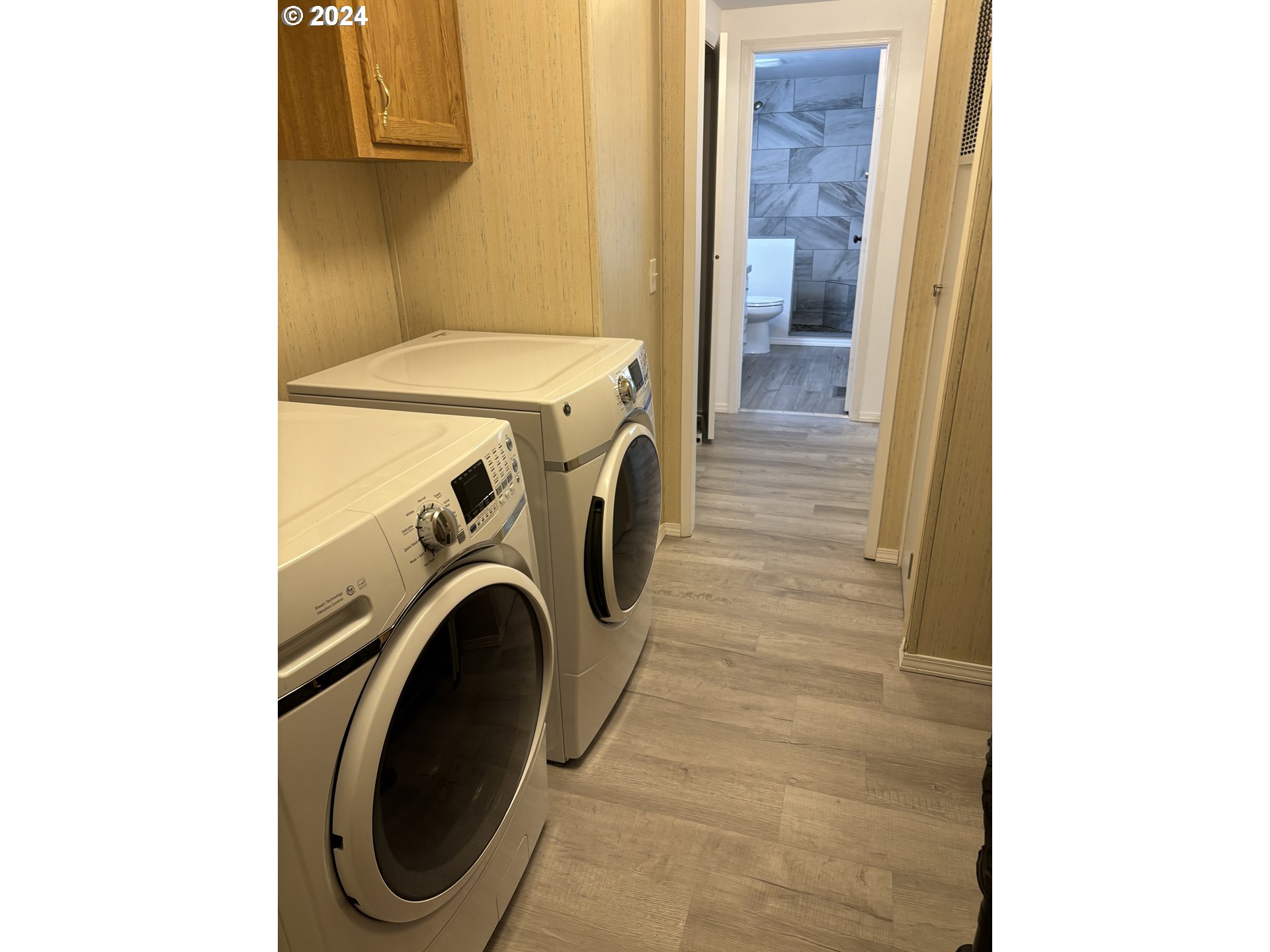 629 Coal Creek Road Longview, WA 98632 - Photo 17 of 26 a utility room with dryer and washer