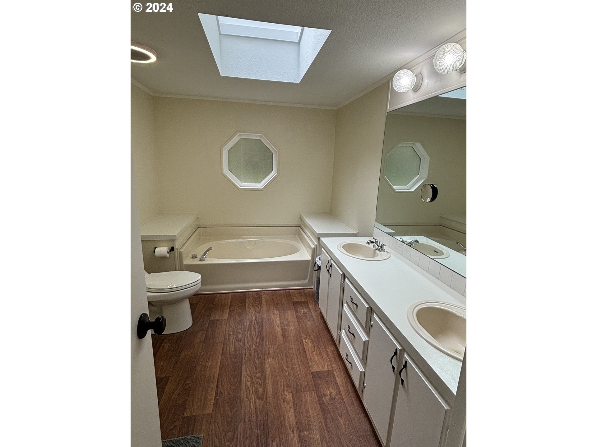 629 Coal Creek Road Longview, WA 98632 - Photo 20 of 26 a bathroom with a sink a toilet and a mirror