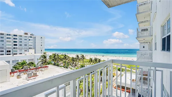 $3,000 | 401 Ocean Drive, Unit 722, Miami Beach, FL 33139