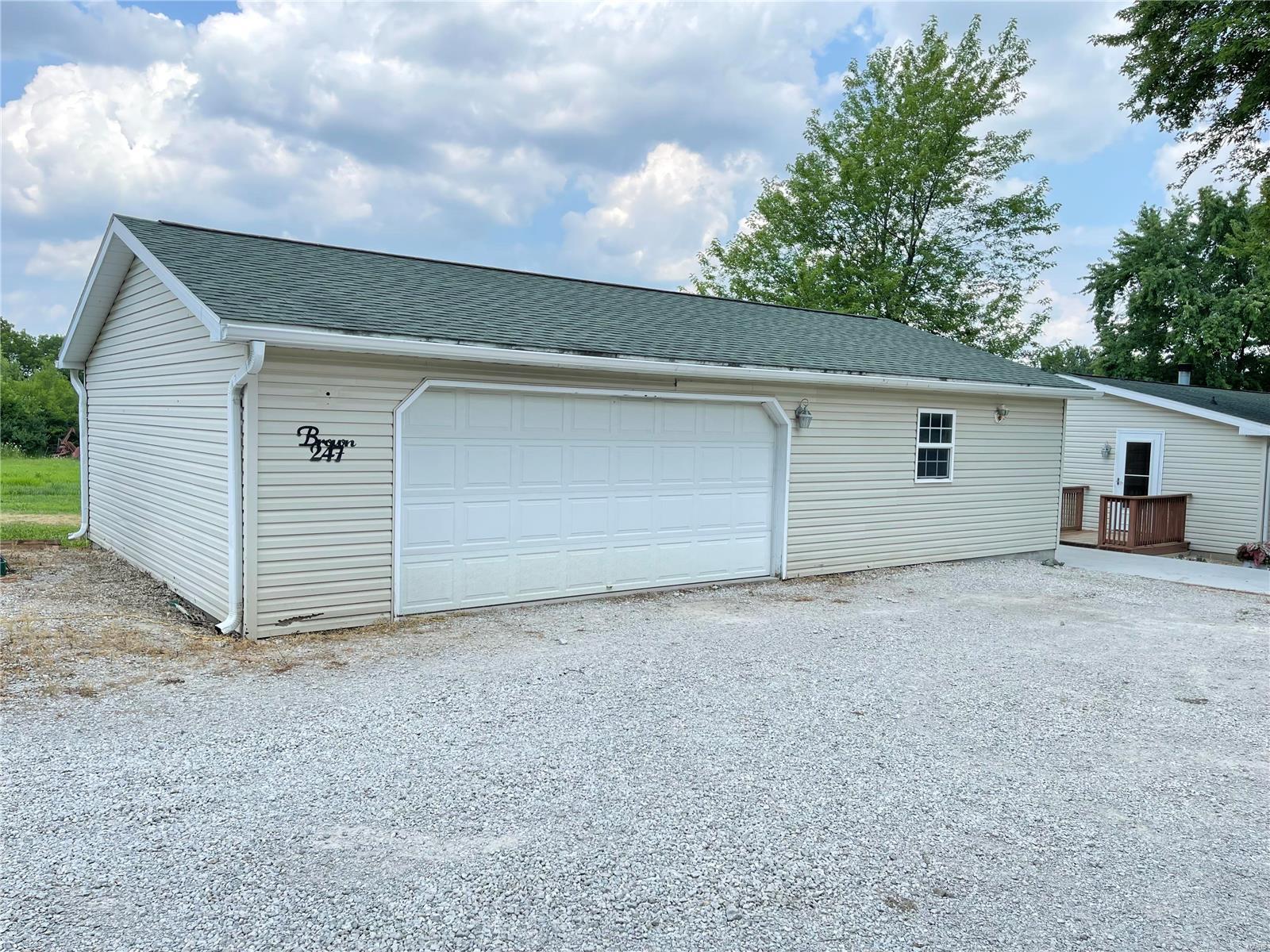 247 Titcomb Butler, IL 62015 - Photo 27 of 34 Gallery Image 27