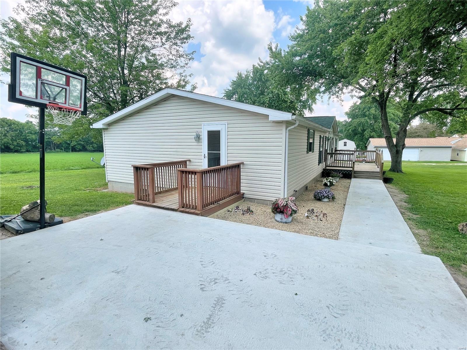 247 Titcomb Butler, IL 62015 - Photo 7 of 34 Gallery Image 7
