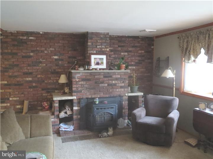 150 Burrs Mill Road Southampton, NJ 08088 - Photo 2 of 23 Living Room