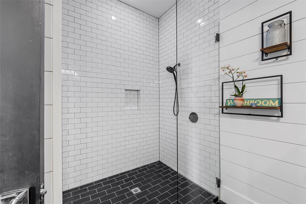 1197 Prairie Chapel Road Crawford, TX 76638 - Photo 27 of 40 Full bathroom with a stall shower