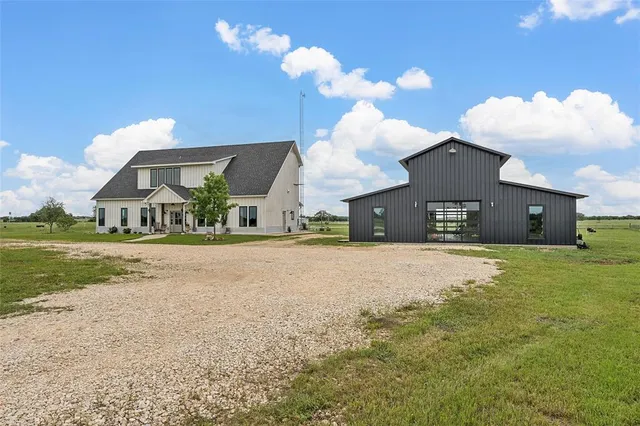 $999,999 | 1197 Prairie Chapel Road, Crawford, TX 76638