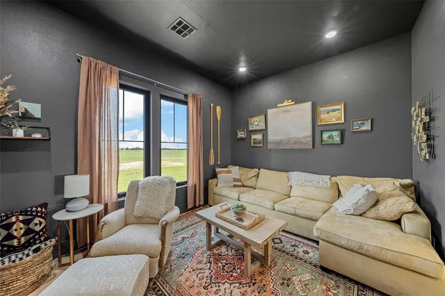 $999,999 | 1197 Prairie Chapel Road, Crawford, TX 76638