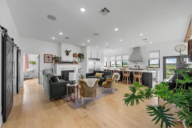 $999,999 | 1197 Prairie Chapel Road, Crawford, TX 76638