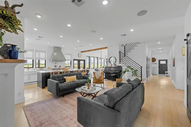 $999,999 | 1197 Prairie Chapel Road, Crawford, TX 76638