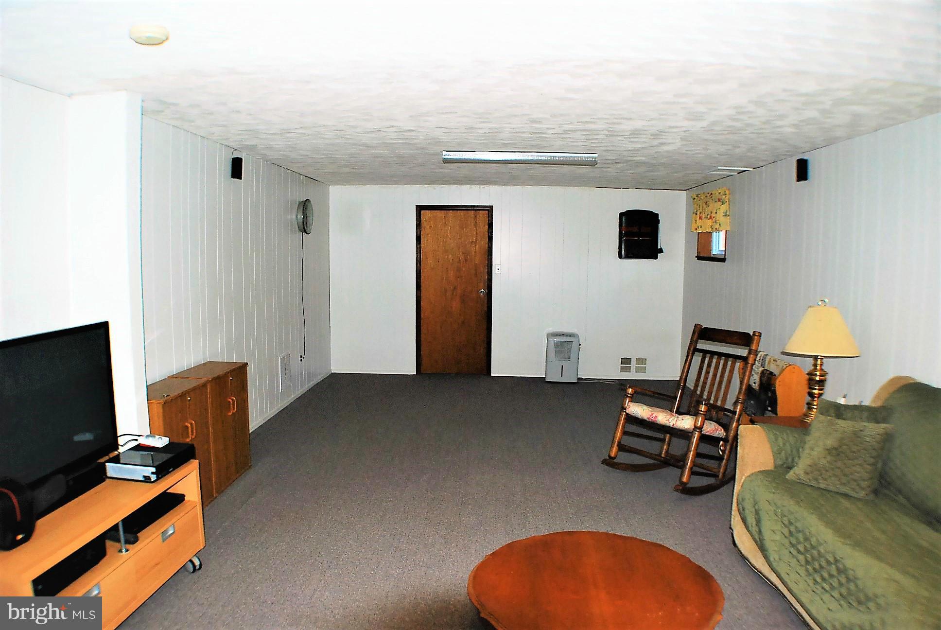6909 Harvey Road Manassas, VA 20112 - Photo 17 of 30 Family Room