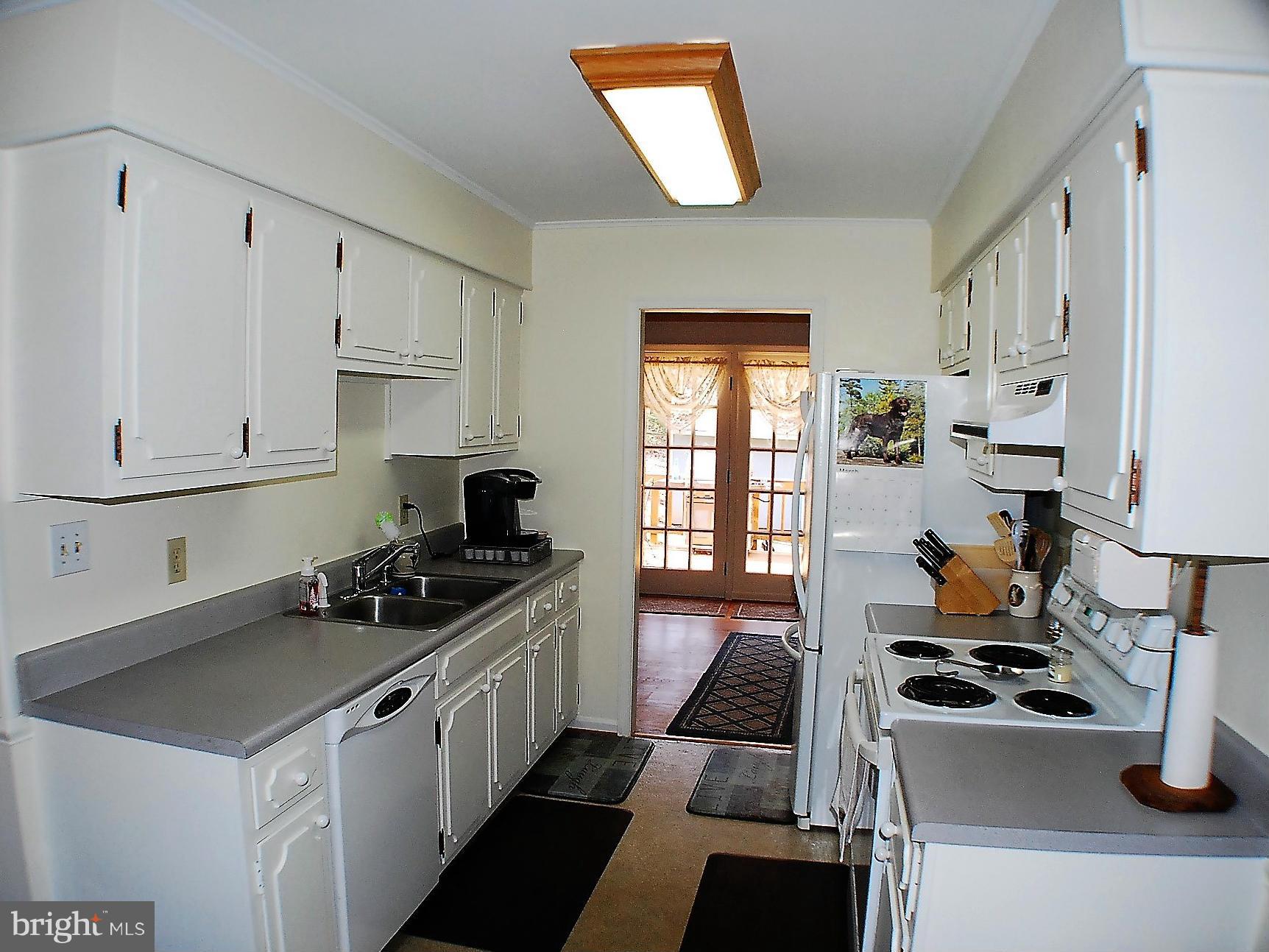 6909 Harvey Road Manassas, VA 20112 - Photo 3 of 30 Kitchen