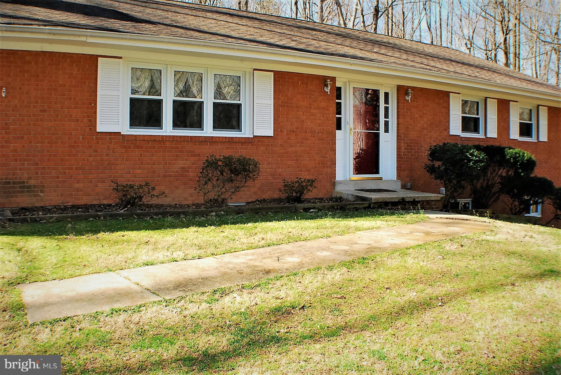6909 Harvey Road Manassas, VA 20112 - Photo 29 of 30 Exterior (Front) Entry