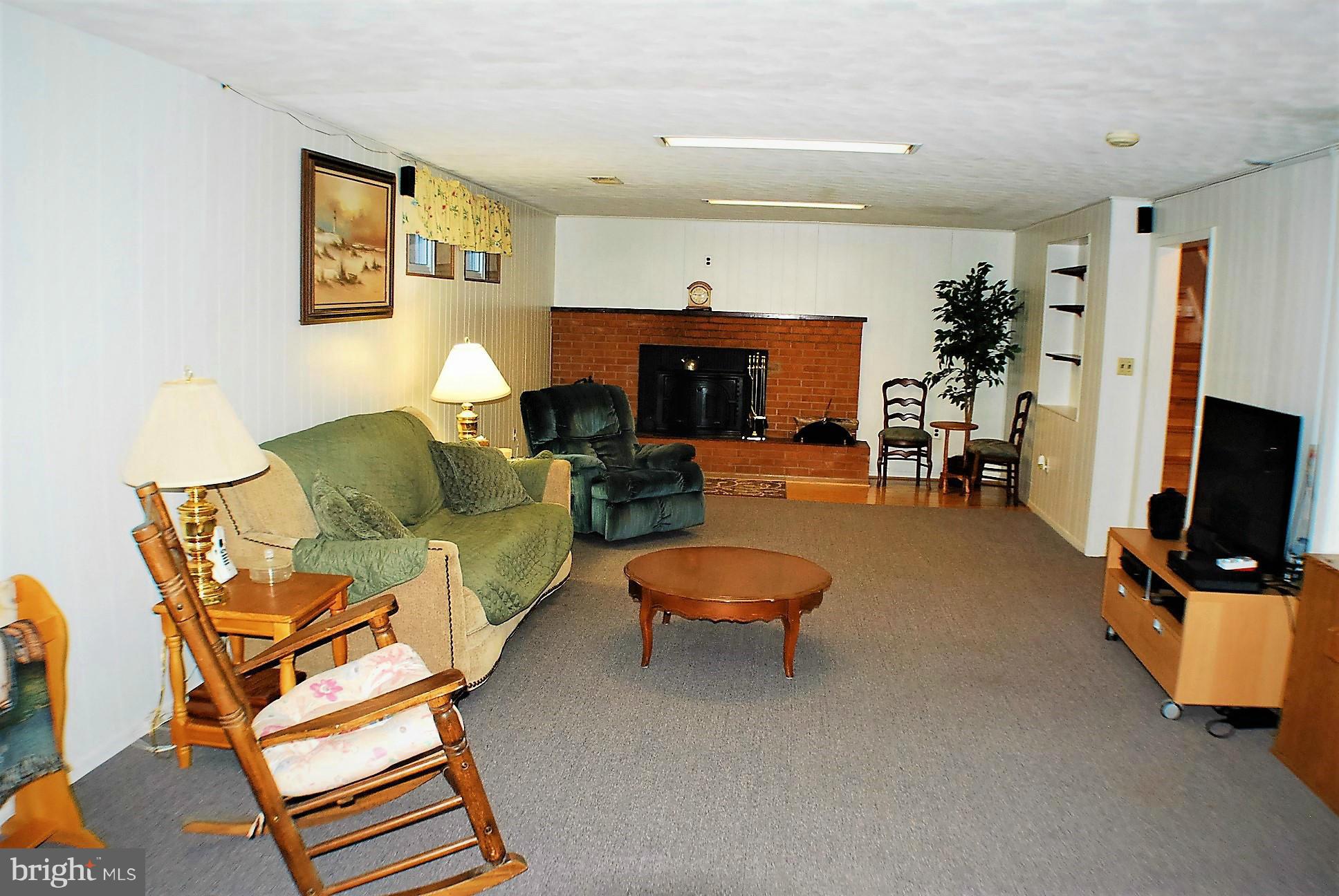 6909 Harvey Road Manassas, VA 20112 - Photo 6 of 30 Family Room