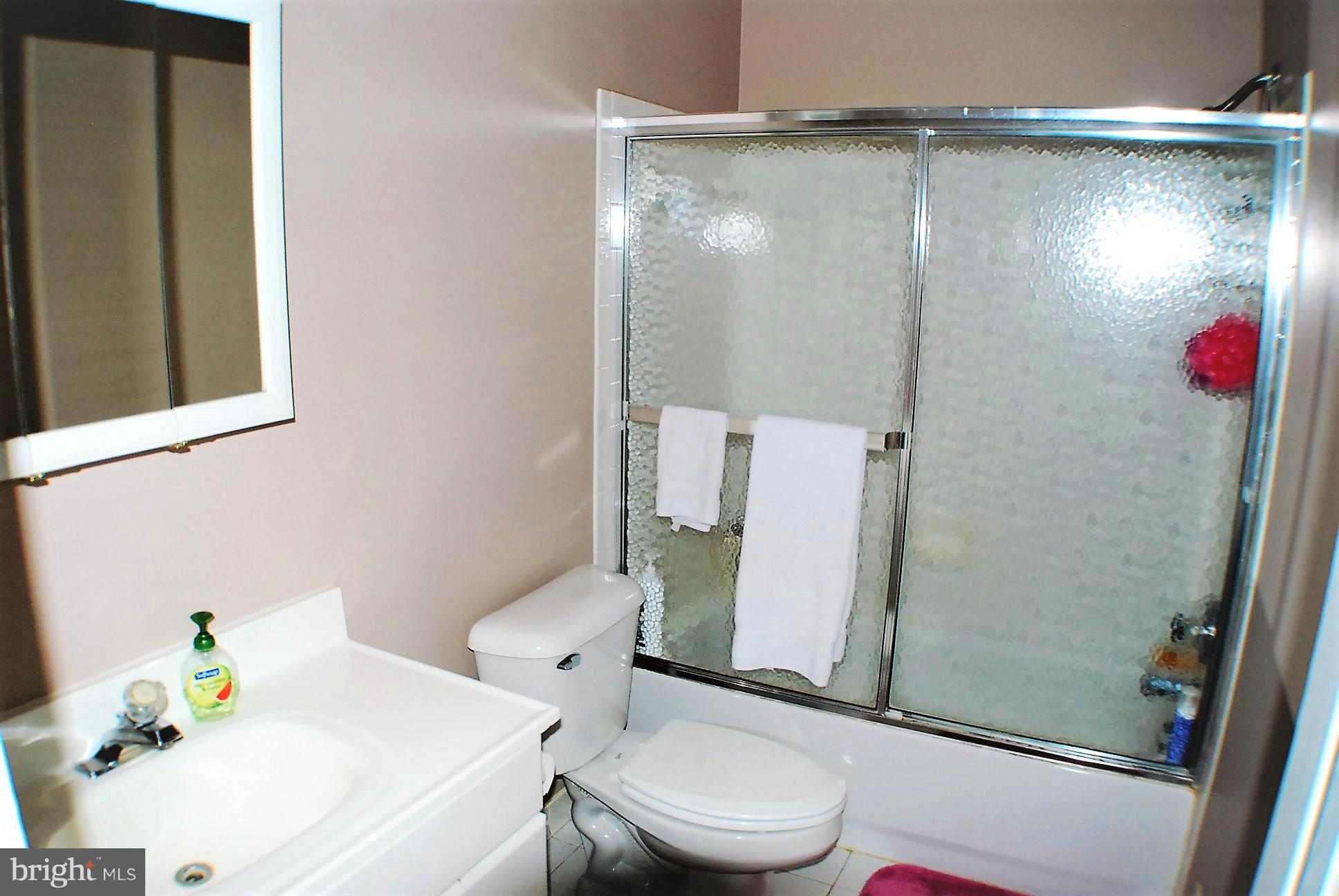 6909 Harvey Road Manassas, VA 20112 - Photo 10 of 30 Bath