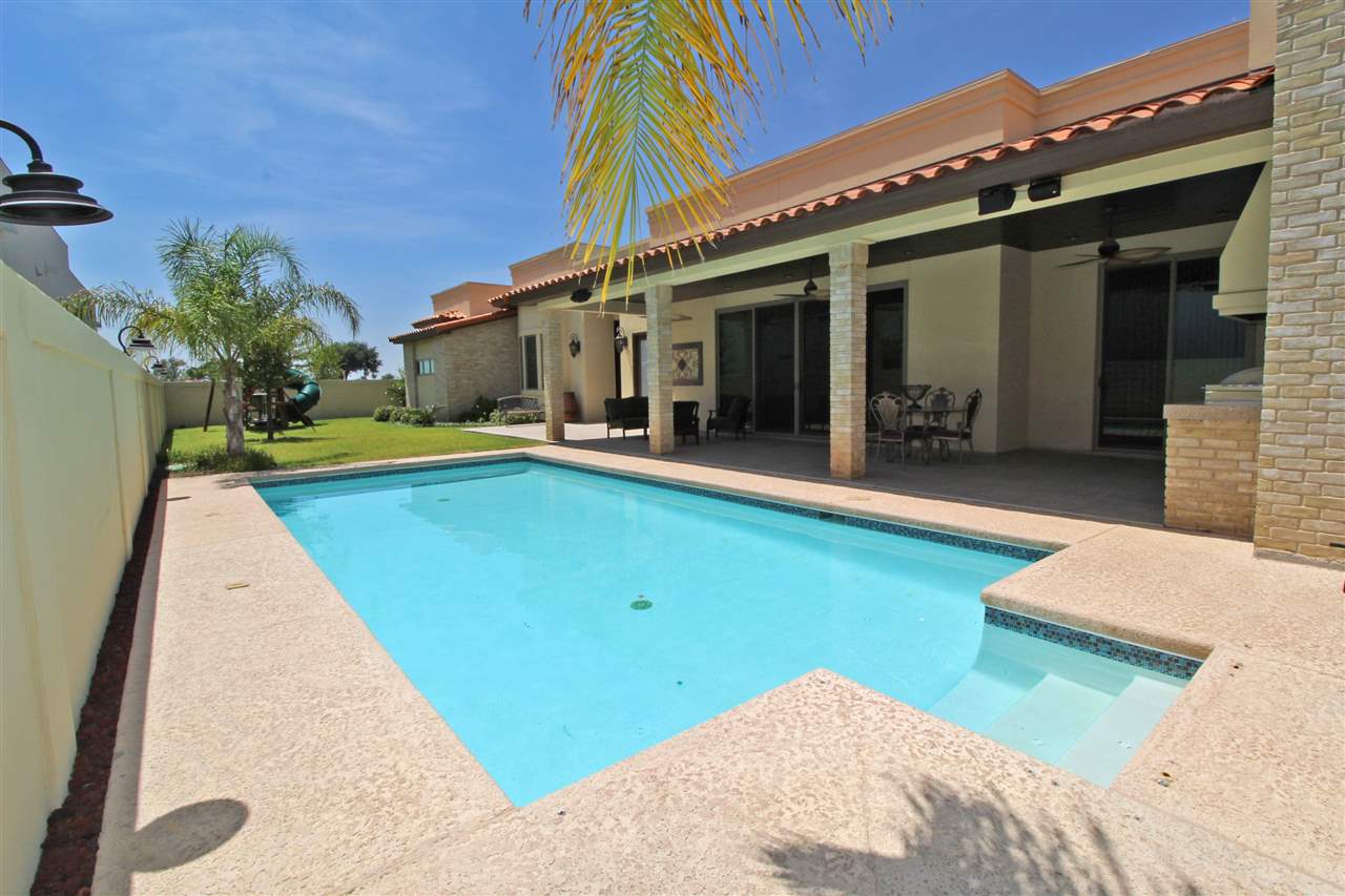 8314 Deer Ridge Boulevard Laredo, TX 78045 - Photo 19 of 20 a view of a house with swimming pool and sitting area