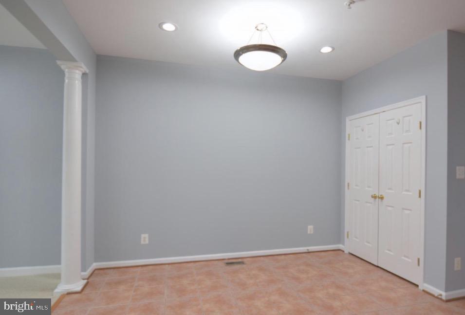 422 Sheila Street Gaithersburg, MD 20878 - Photo 13 of 46 Eat-In Area with Decorator Lighting