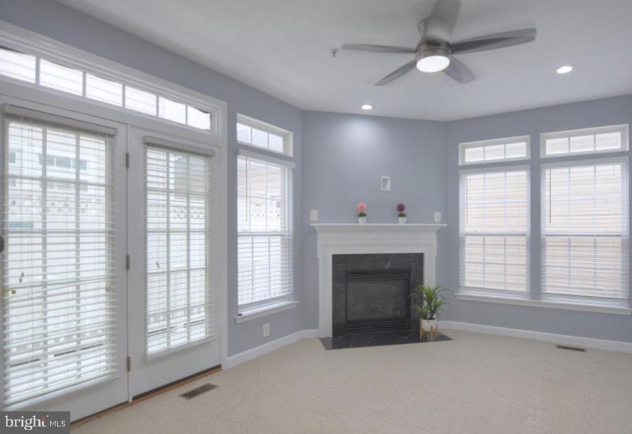 422 Sheila Street Gaithersburg, MD 20878 - Photo 14 of 46 Inviting Family Room with New Berber Carpet