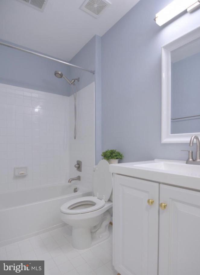 422 Sheila Street Gaithersburg, MD 20878 - Photo 26 of 46 Secondary Bathroom