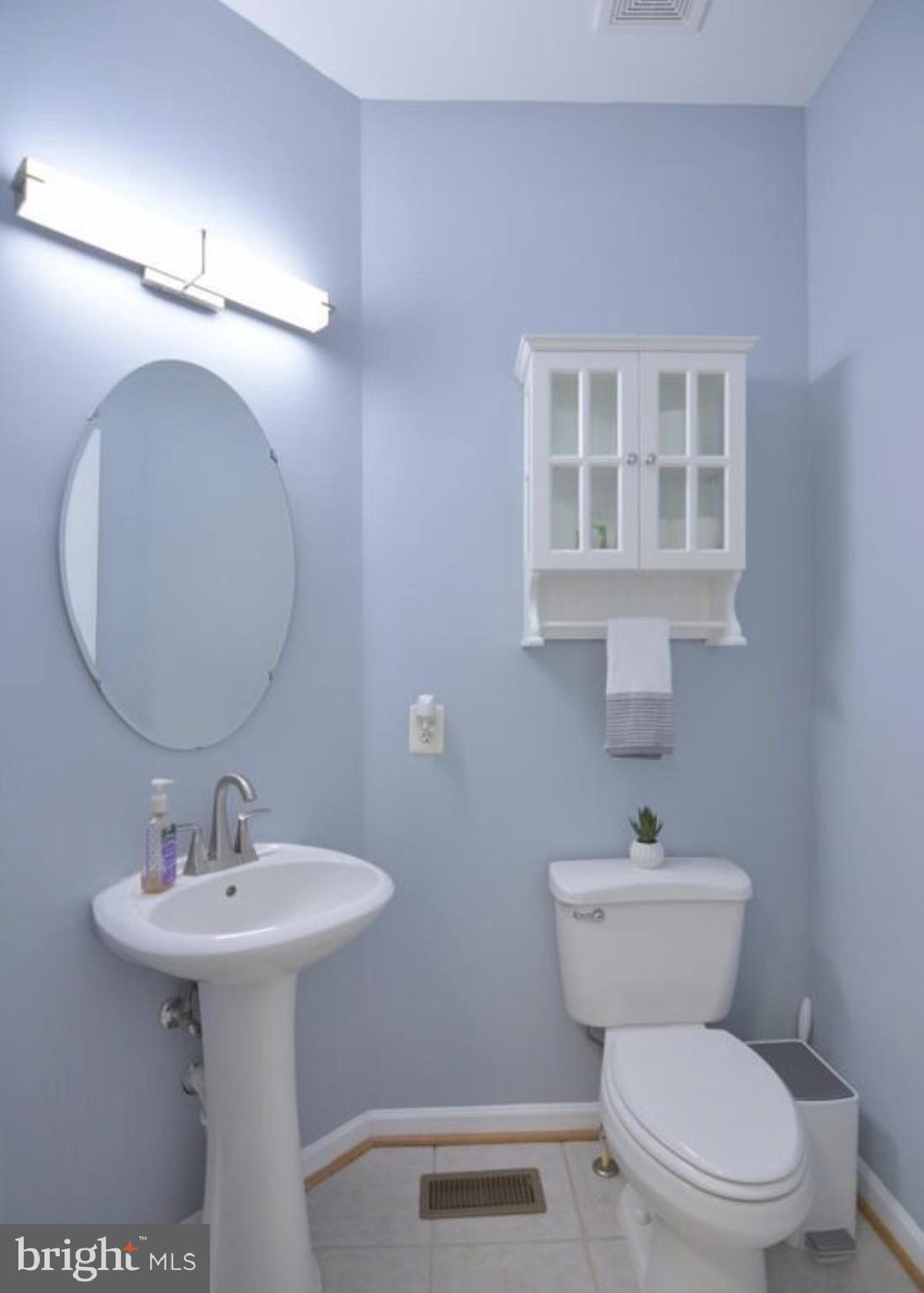 422 Sheila Street Gaithersburg, MD 20878 - Photo 9 of 46 Powder Room