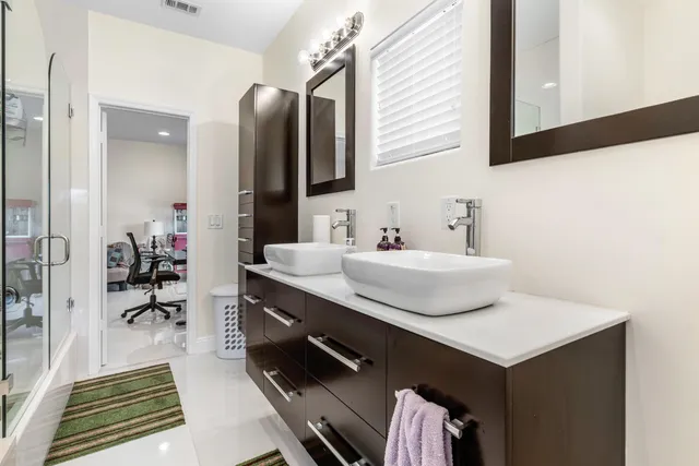 a en suite bathroom with a sink and a mirror