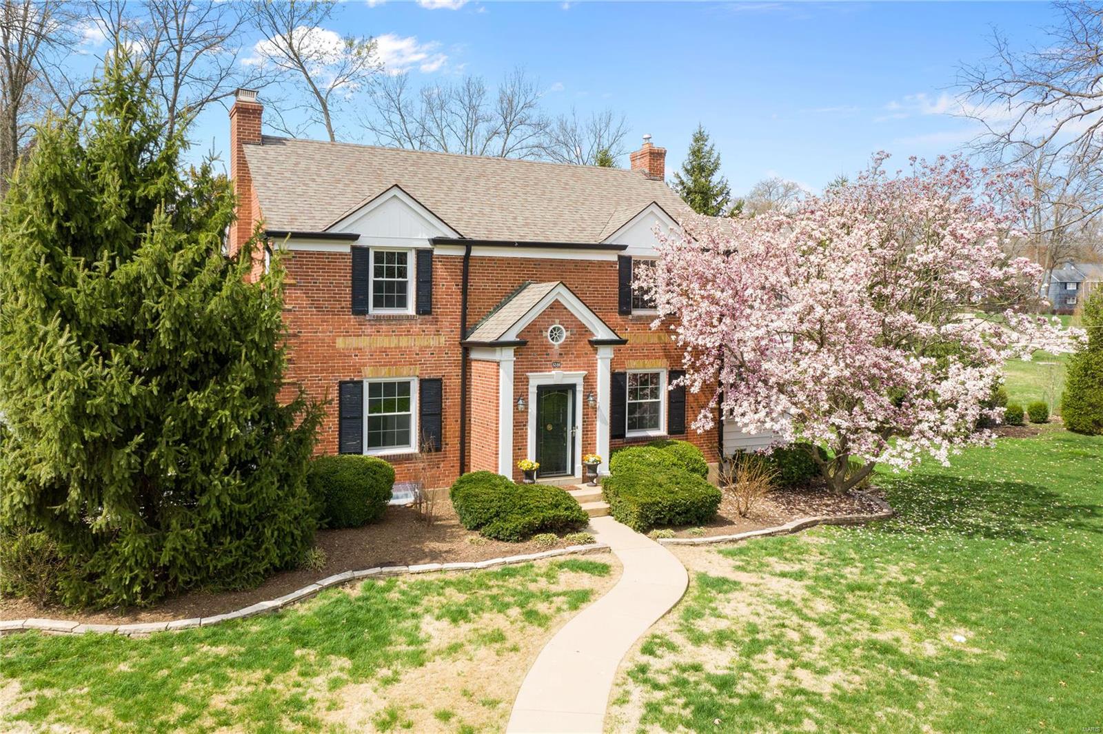 1281 Lay Road Ladue, MO 63124 - Photo 1 of 39