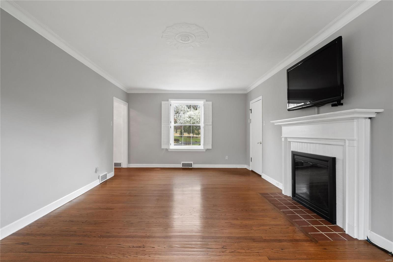 1281 Lay Road Ladue, MO 63124 - Photo 7 of 39