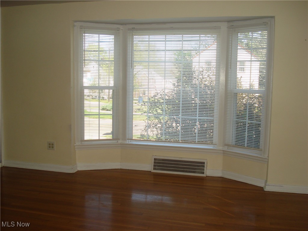 3702 Woodridge Road Cleveland, OH 44121 - Photo 2 of 43