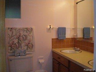 21251 Andover Road Southfield, MI 48076 - Photo 9 of 19 2nd Full Bath