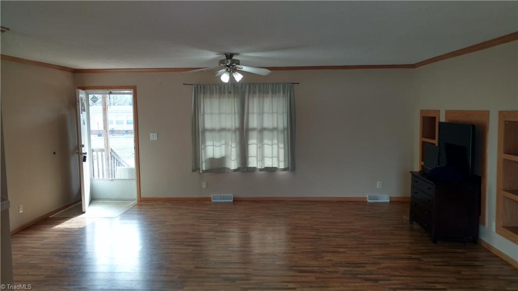 602 Booker T Womble Road Randleman, NC 27317 - Photo 24 of 26 Laminate flooring