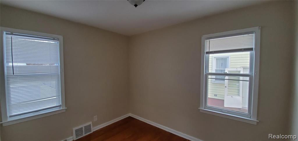 14663 Jacob Avenue Eastpointe, MI 48021 - Photo 12 of 39