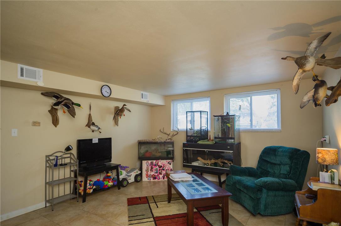 1553 Johnson Road Granite City, IL 62040 - Photo 8 of 26 Gallery Image 8