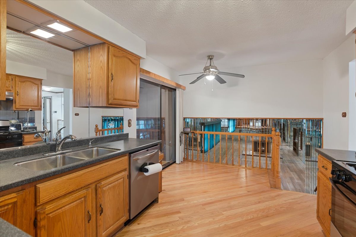 534 Quail Run Road Matteson, IL 60443 - Photo 12 of 31 a kitchen with stainless steel appliances wooden floor a refrigerator a sink and a stove