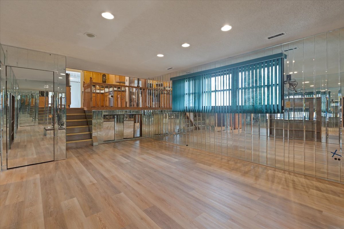 534 Quail Run Road Matteson, IL 60443 - Photo 18 of 31 a view of empty room with wooden floor