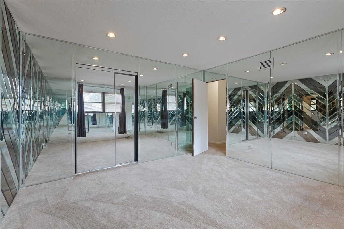 534 Quail Run Road Matteson, IL 60443 - Photo 23 of 31 a view of a hallway with entryway