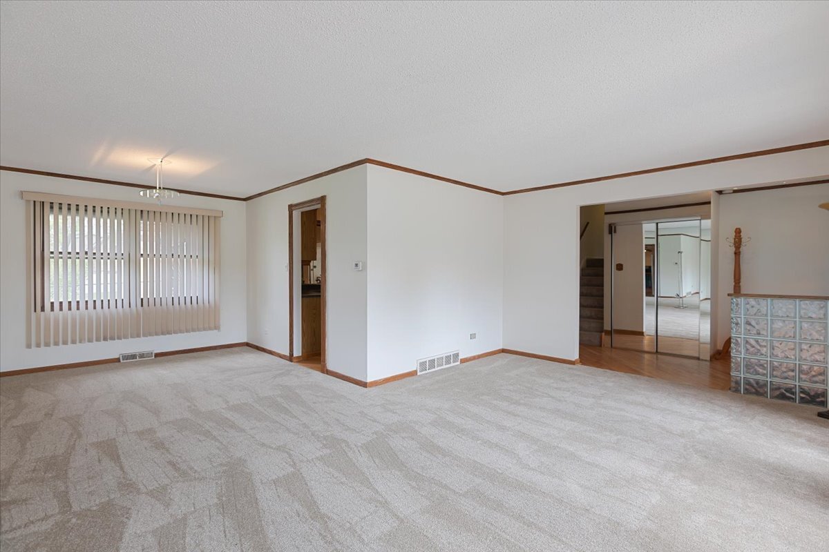 534 Quail Run Road Matteson, IL 60443 - Photo 8 of 31 a view of an empty room with a window