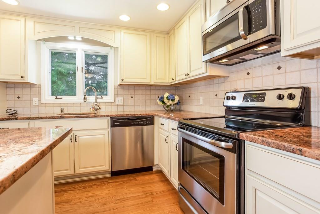 28 Phyllis Road Taunton, MA 02780 - Photo 5 of 35 Gallery Image 5