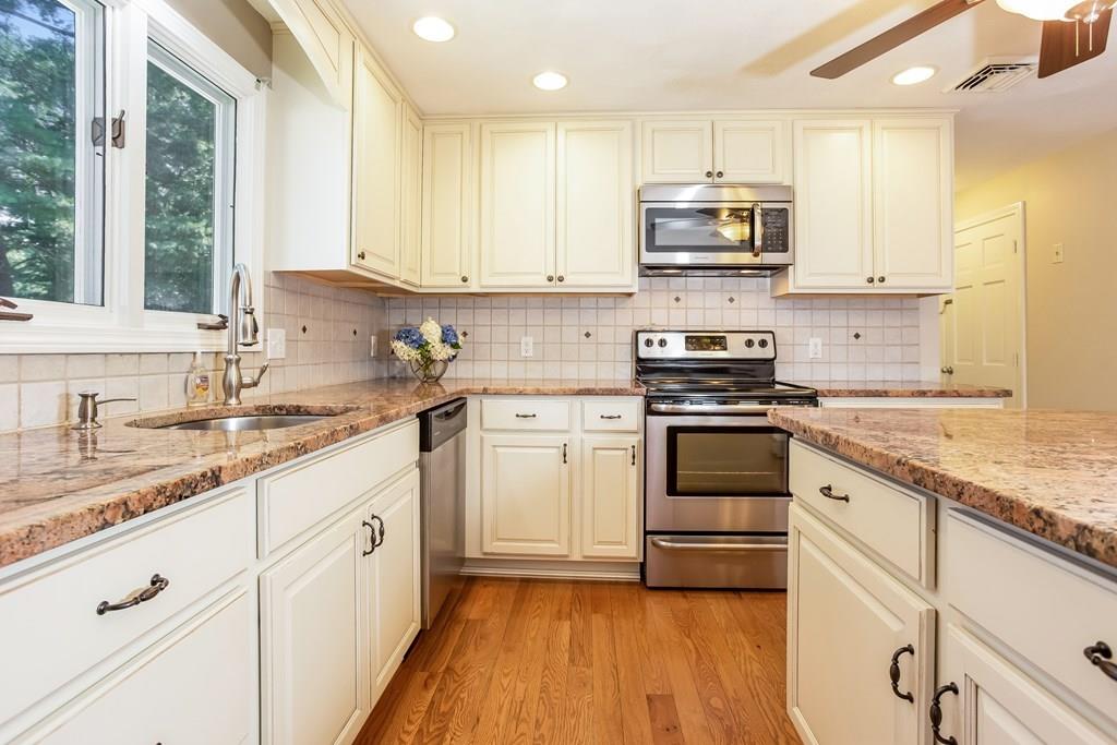28 Phyllis Road Taunton, MA 02780 - Photo 6 of 35 Gallery Image 6